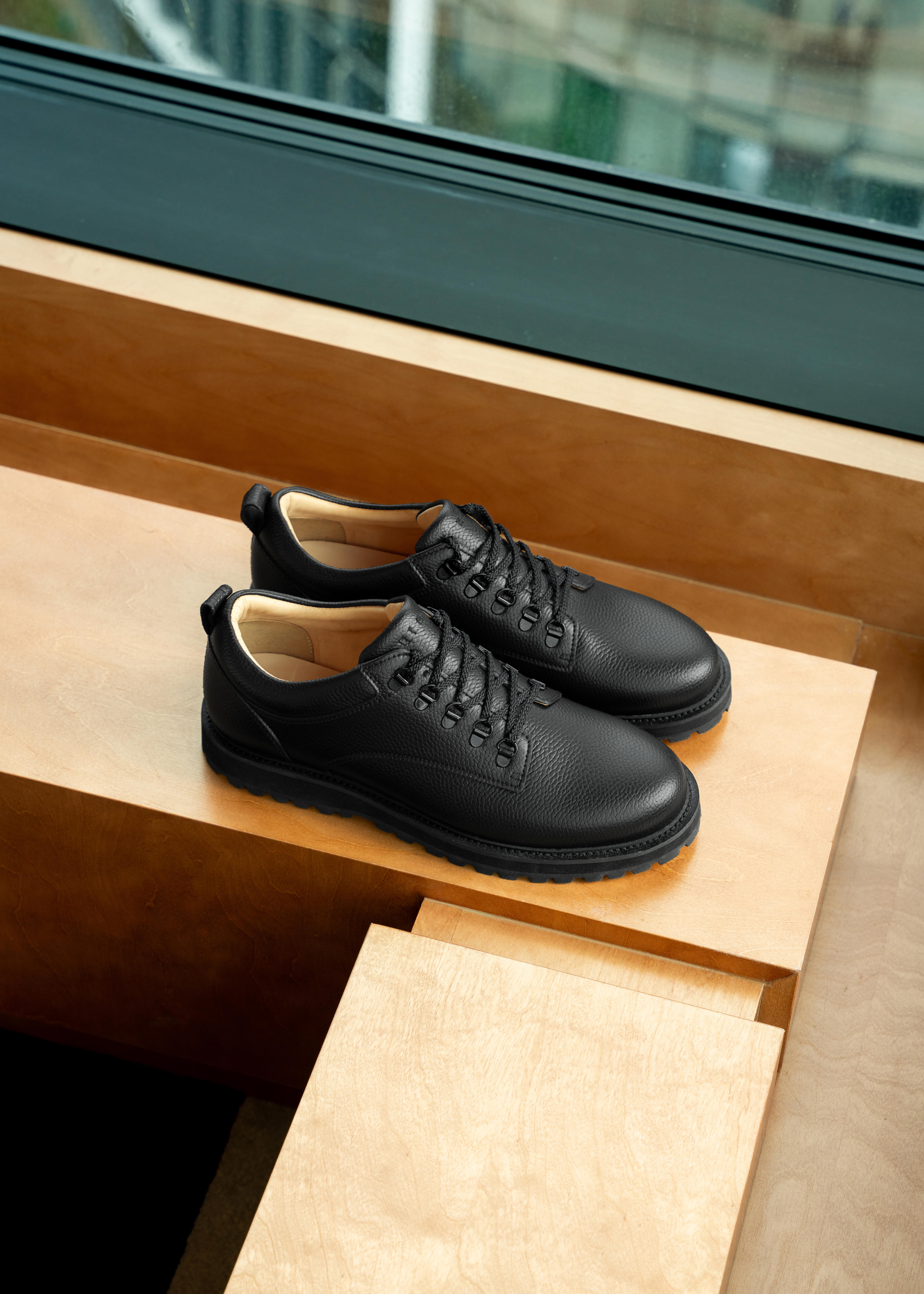 ETQ Amsterdam: LB 01 Full Grain All Black Shoe
