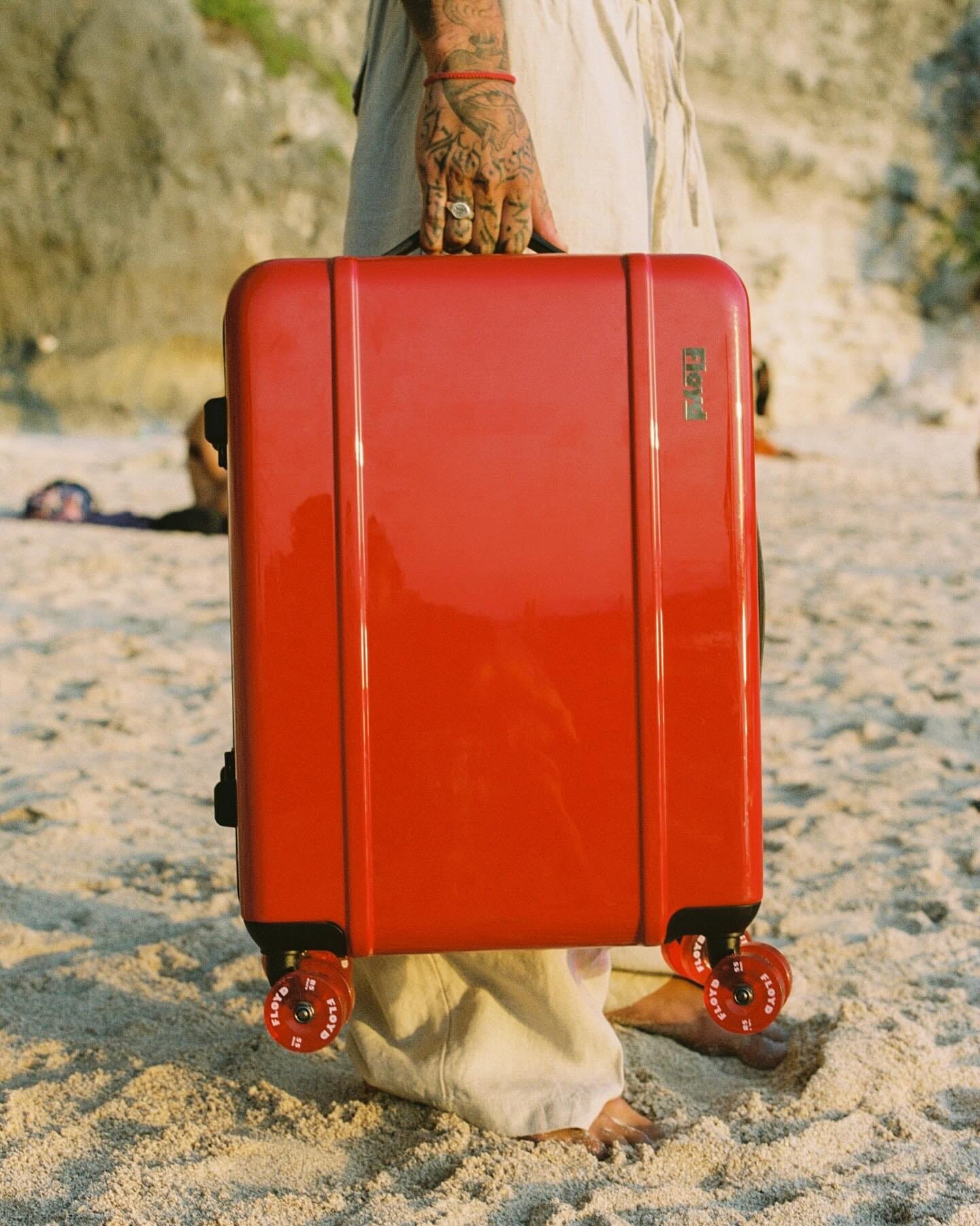 Floyd: Travel Case in Bahia Red