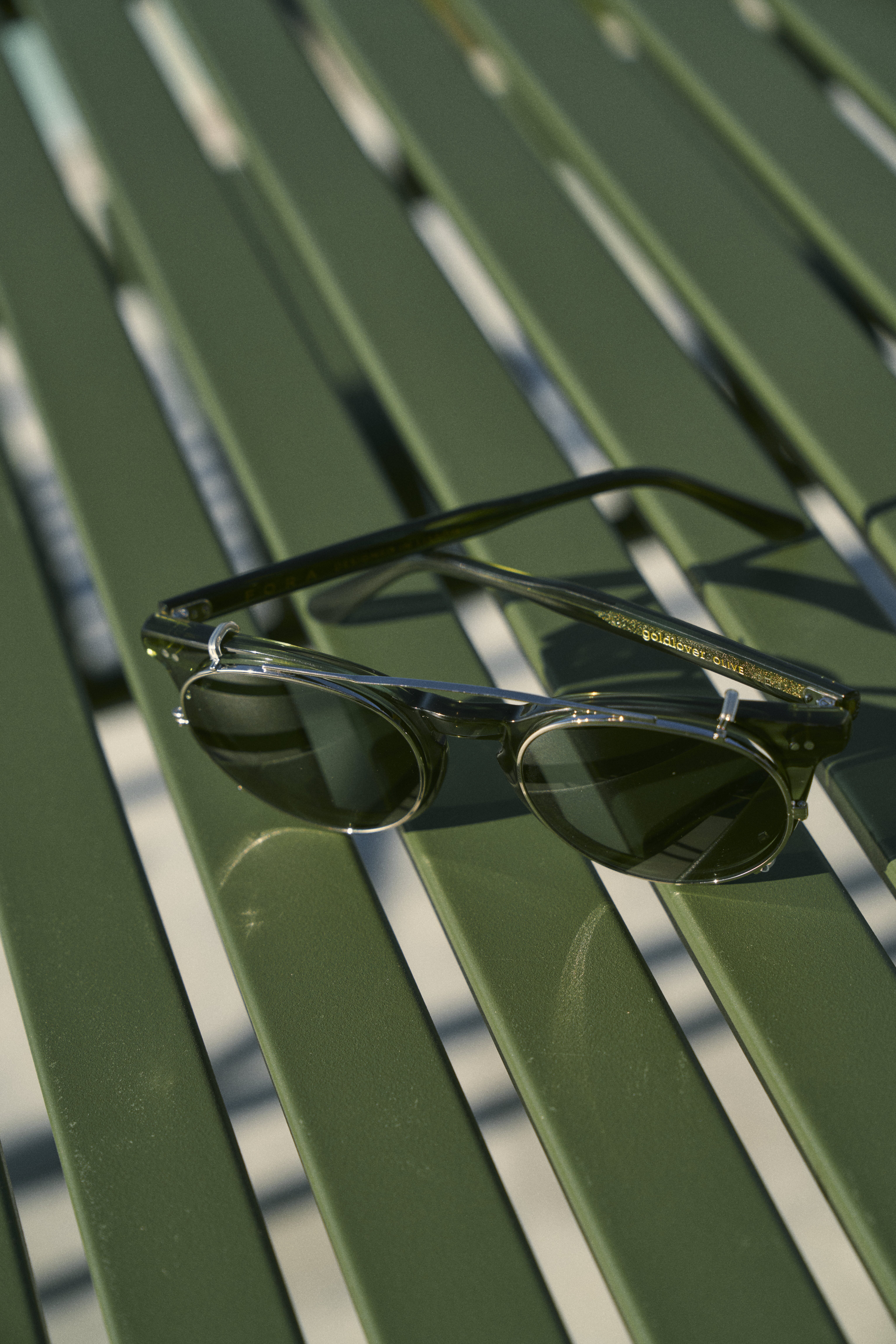 Fora: Goldlover Clip Sunglasses