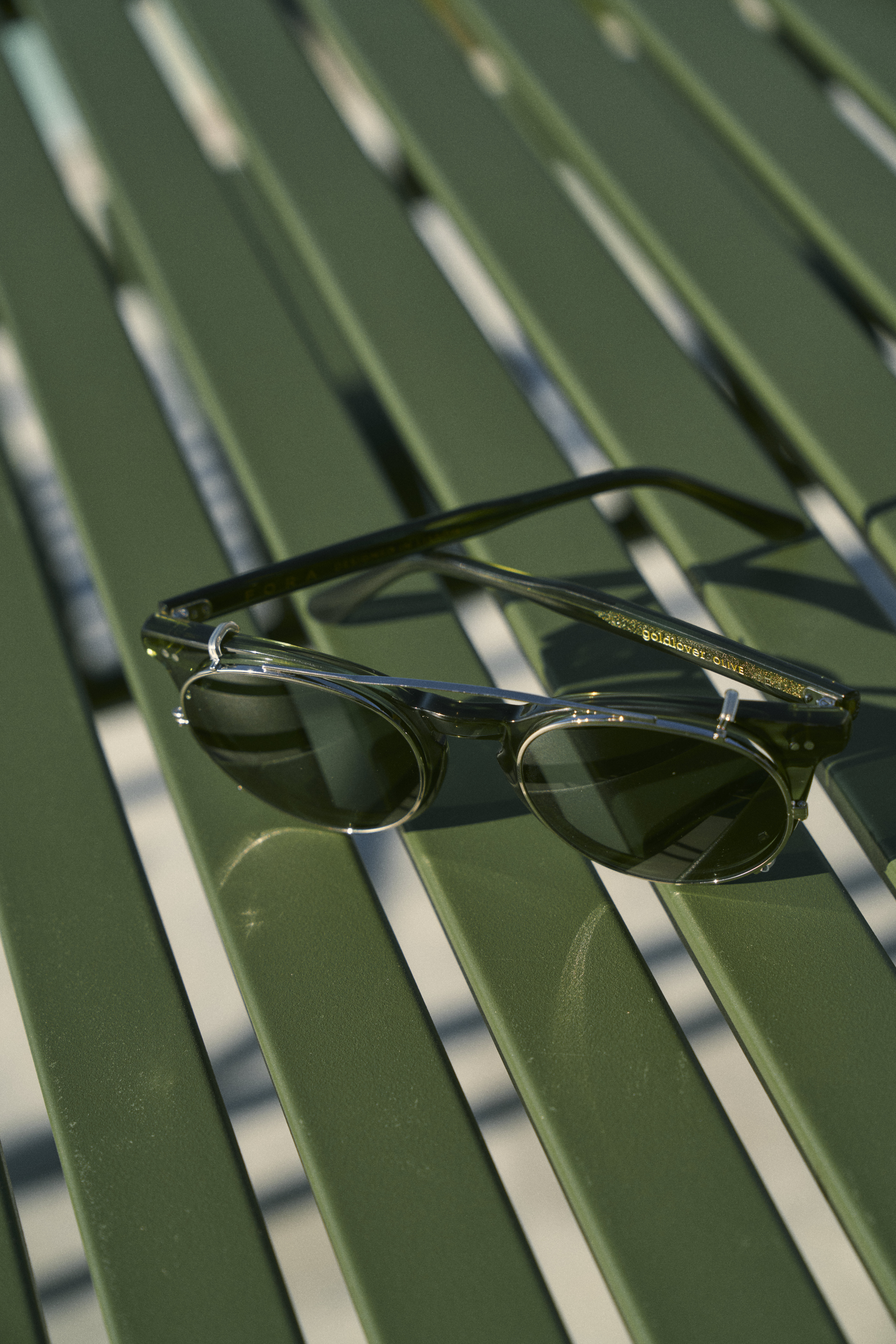Fora: Goldlover Clip Sunglasses