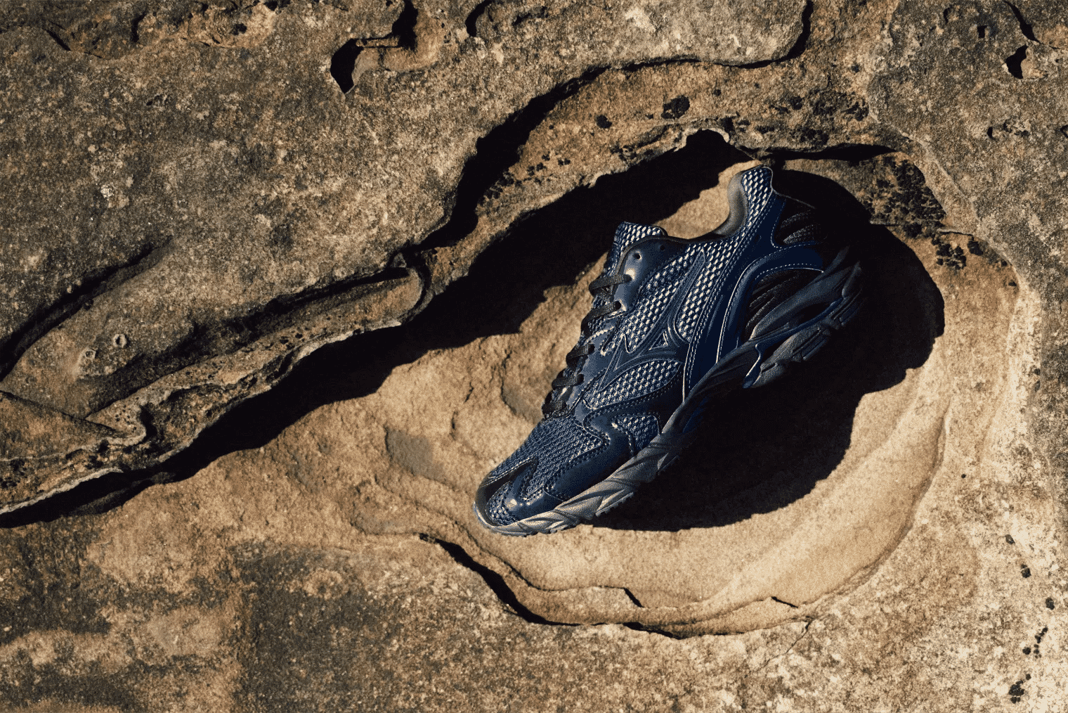 END. x Mizuno: Wave Rider 10 Black Beauty &amp; Estate Blue Trainer