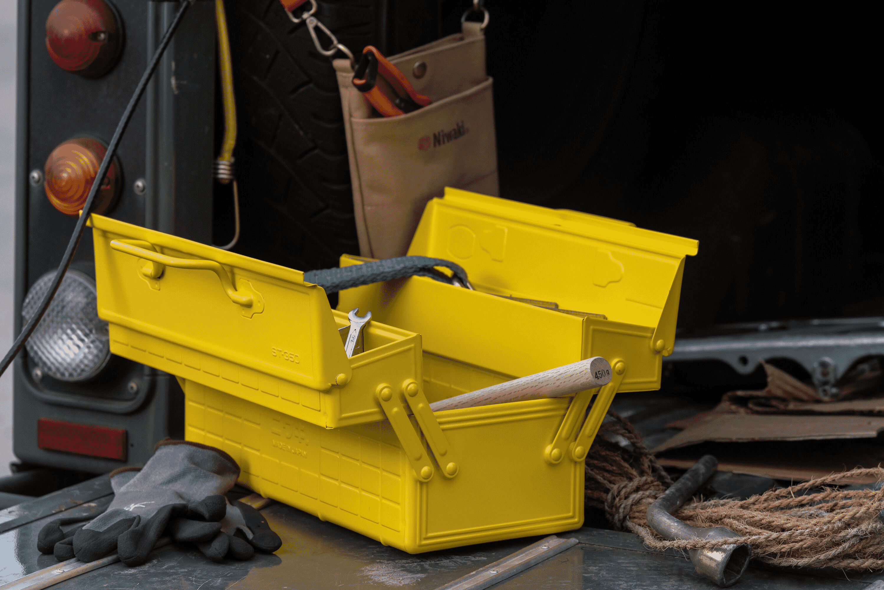 Niwaki: ST-Type Tool Box in Yellow
