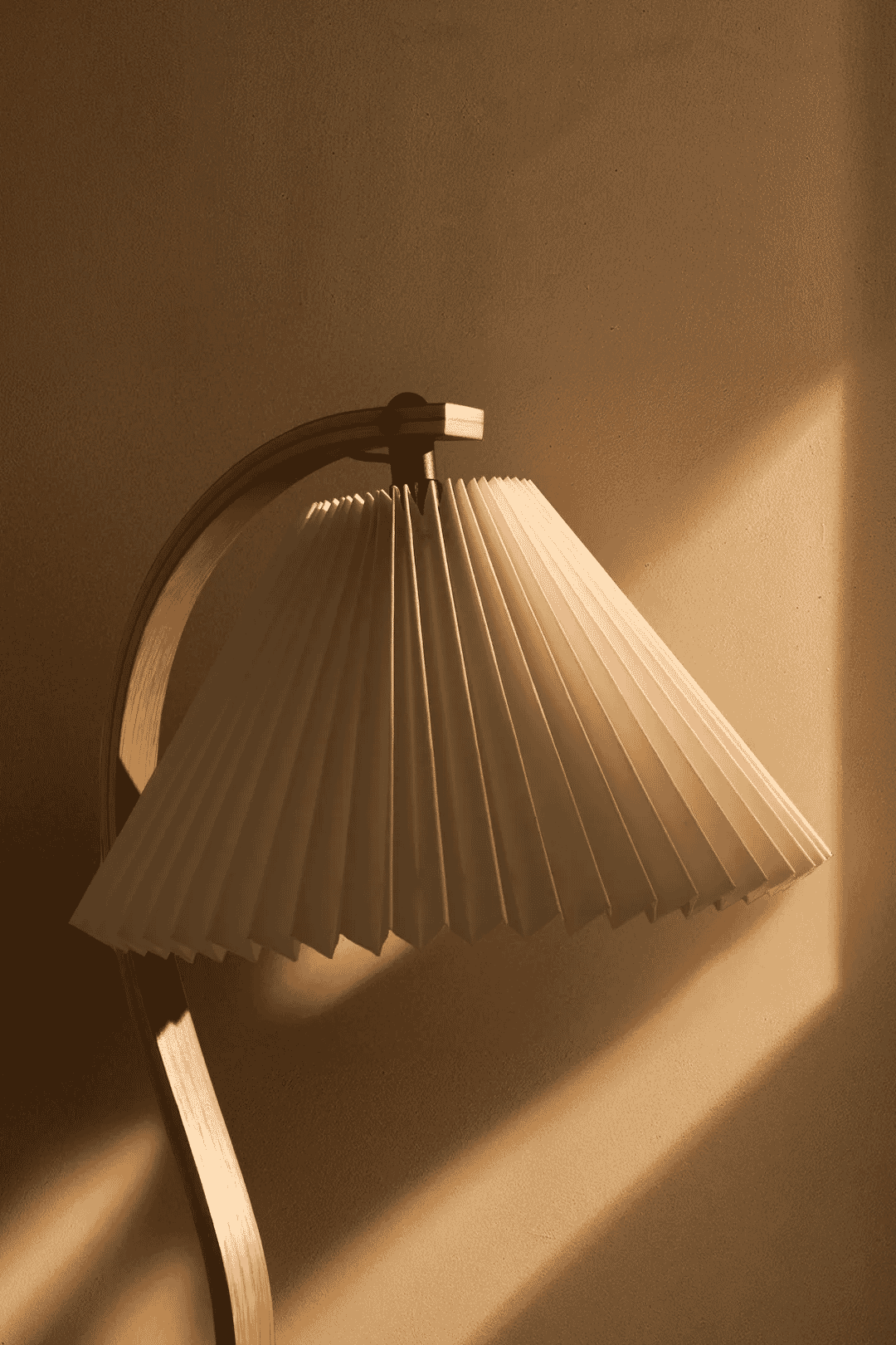 Mads Caprani: GUBI Timberline table lamp