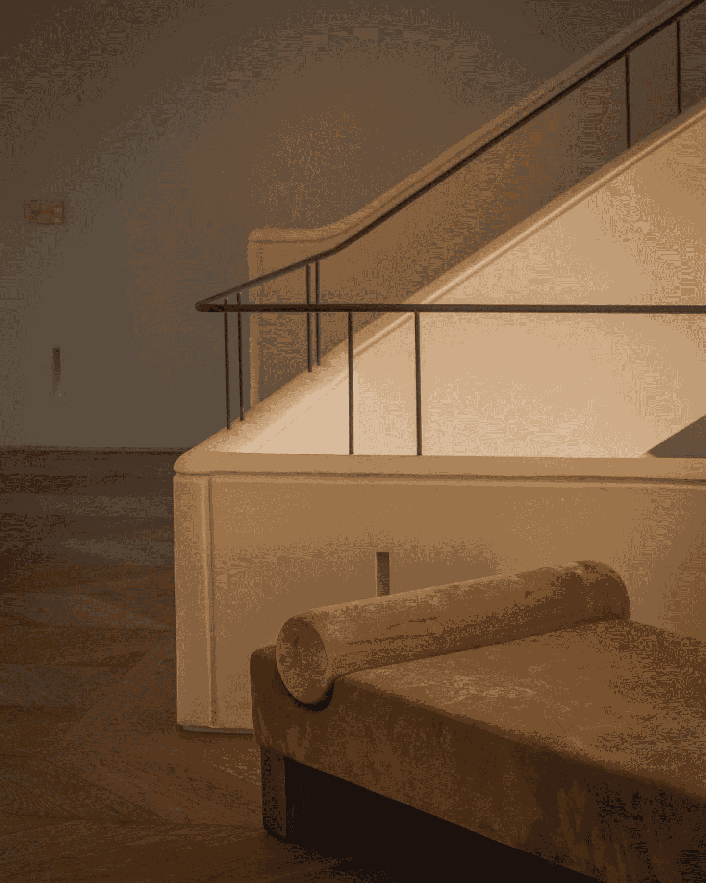 DUSTY DECO: V Daybed Velvet