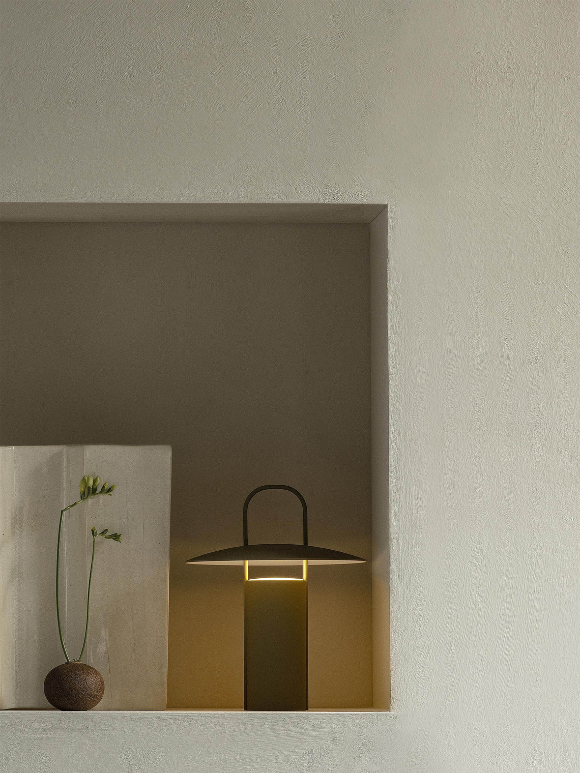 Audo Copenhagen: Dimmable LED Table Lamp Ray with USB Port
