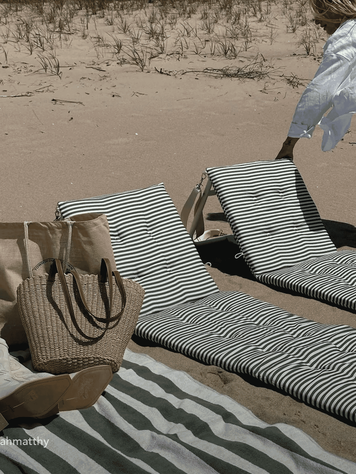 SUNNYLiFE: Reclining Beach Chair The Vacay Olive