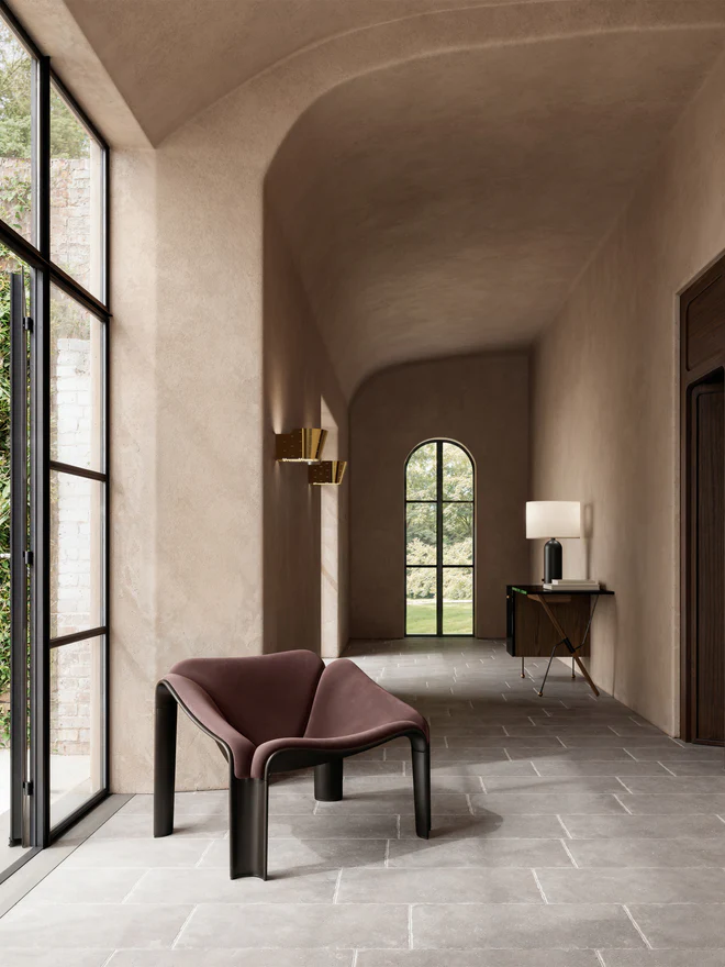 GUBI: Lounge Chair F300