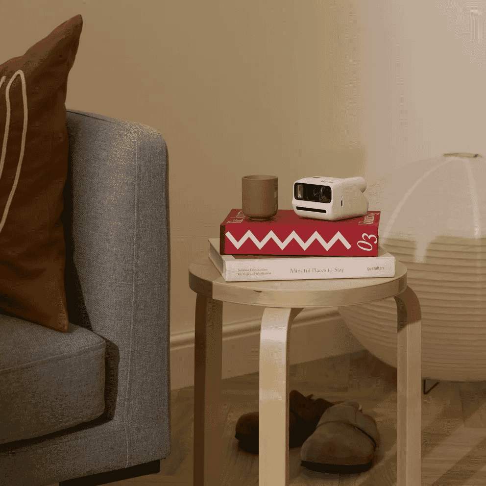 Polaroid Go Gen 3: Instant Camera &amp; Colour Film Bundle - 8 Ph