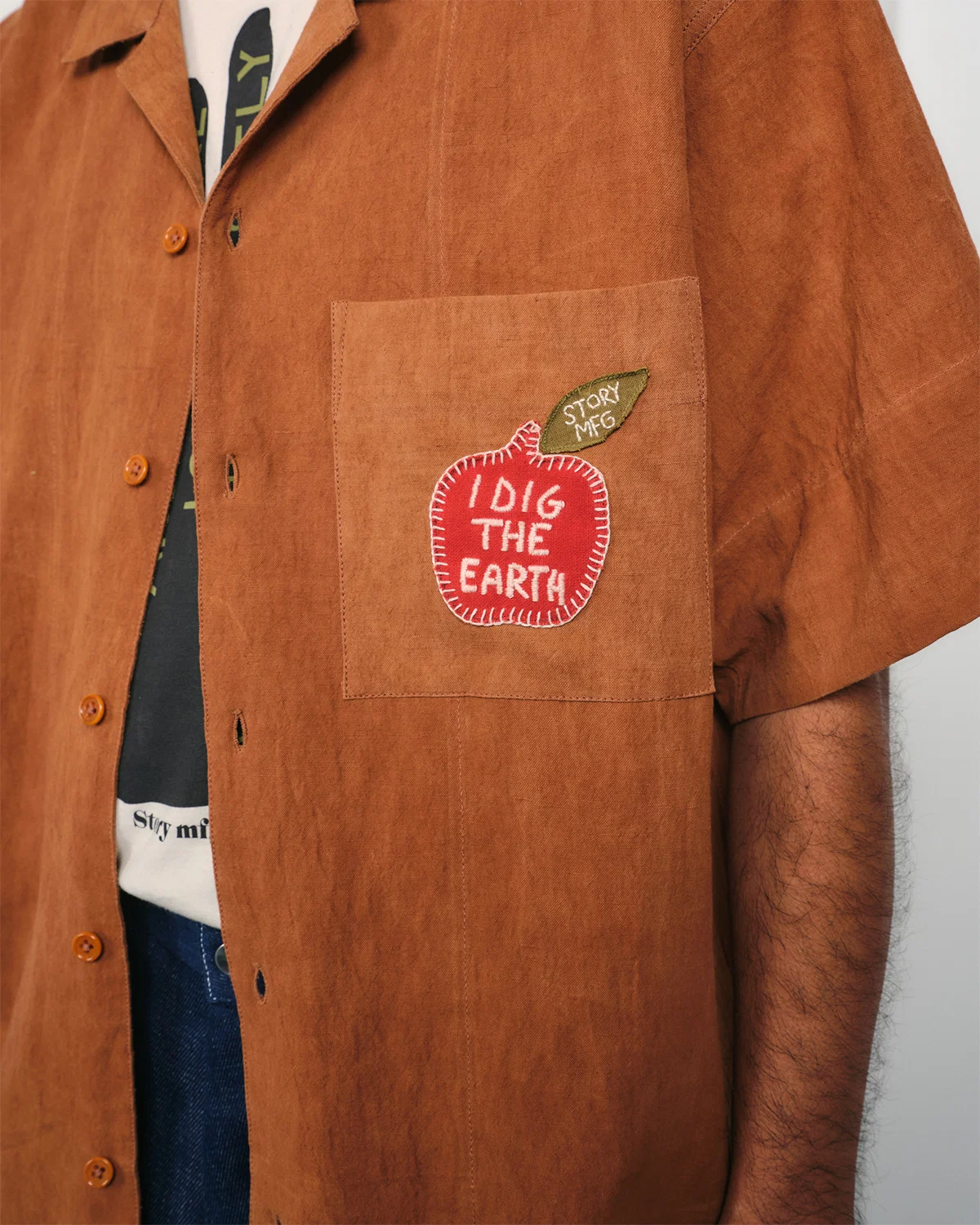 Story mfg.: Greetings Shirt Apple