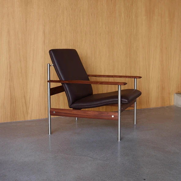 Fjordfiesta: 1001 AF Lounge Chair - Dark brown leather