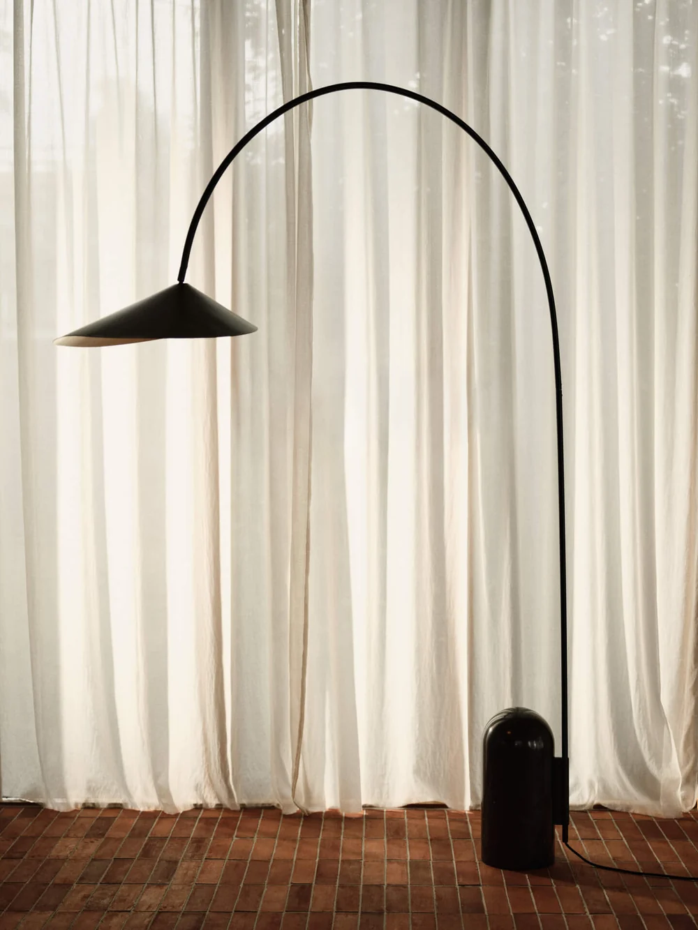 Ferm Living: Arum arched floor lamp