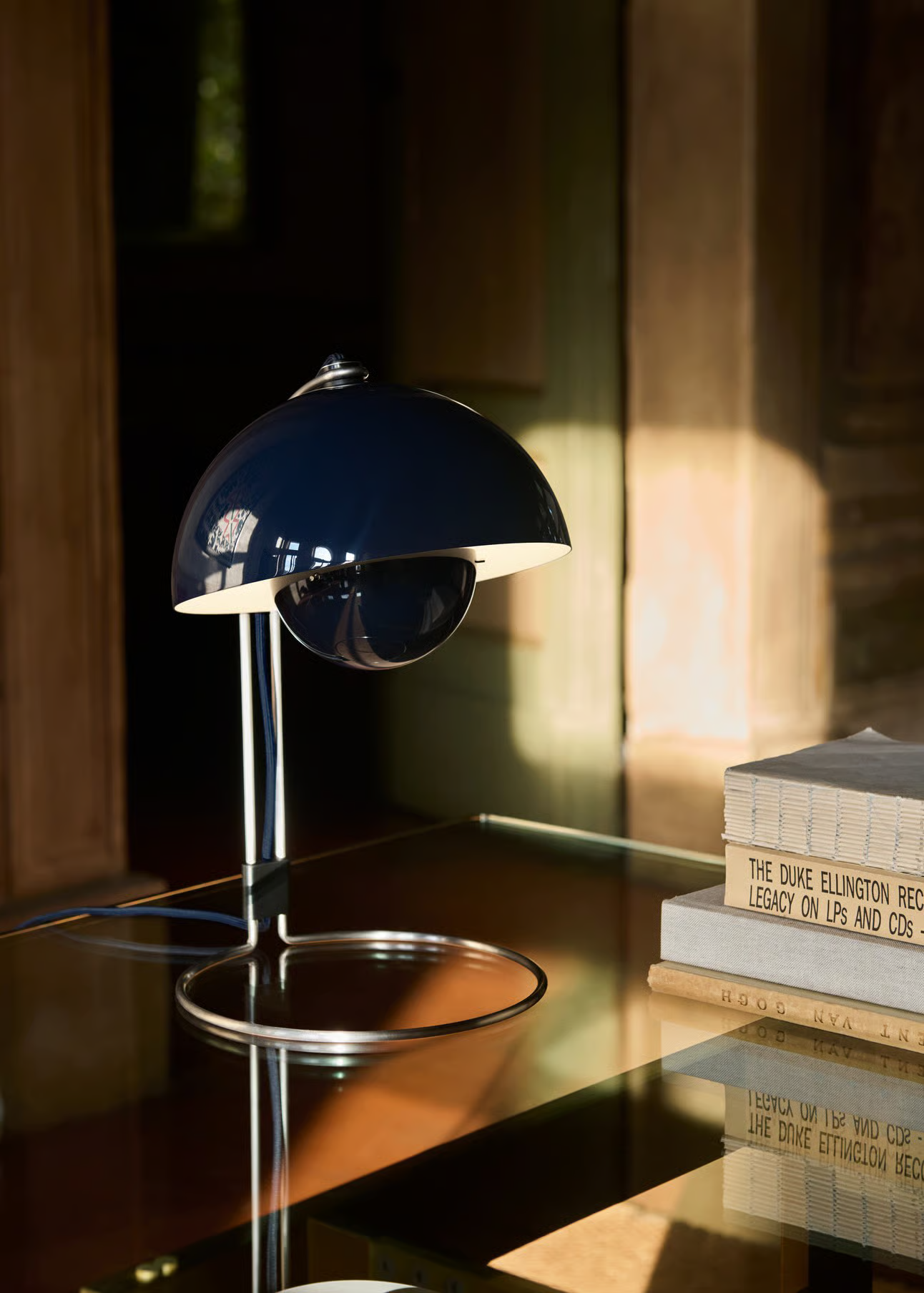 Verner Panton for &amp;Tradition: FlowerPot table lamp VP4