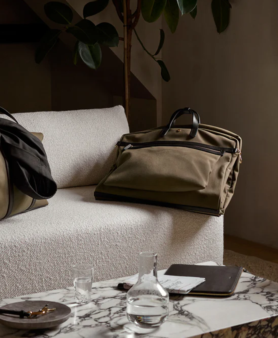 Mismo: M/S Suit Carrier