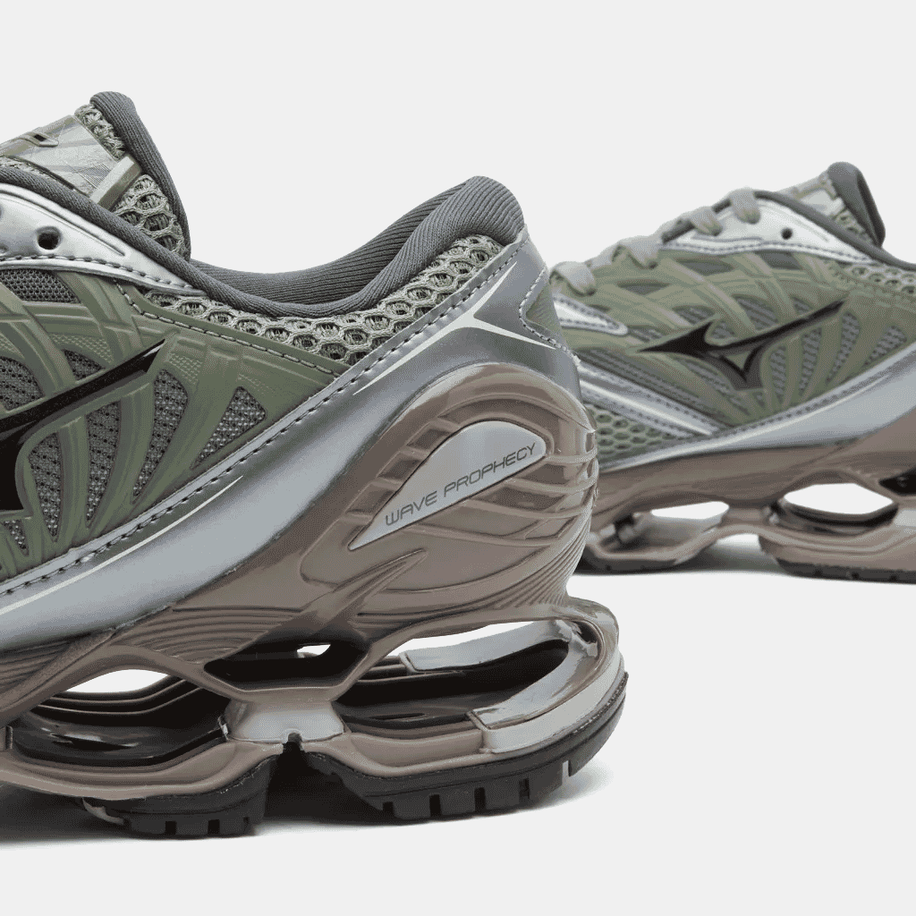 Mizuno: Wave Prophecy Sneakers