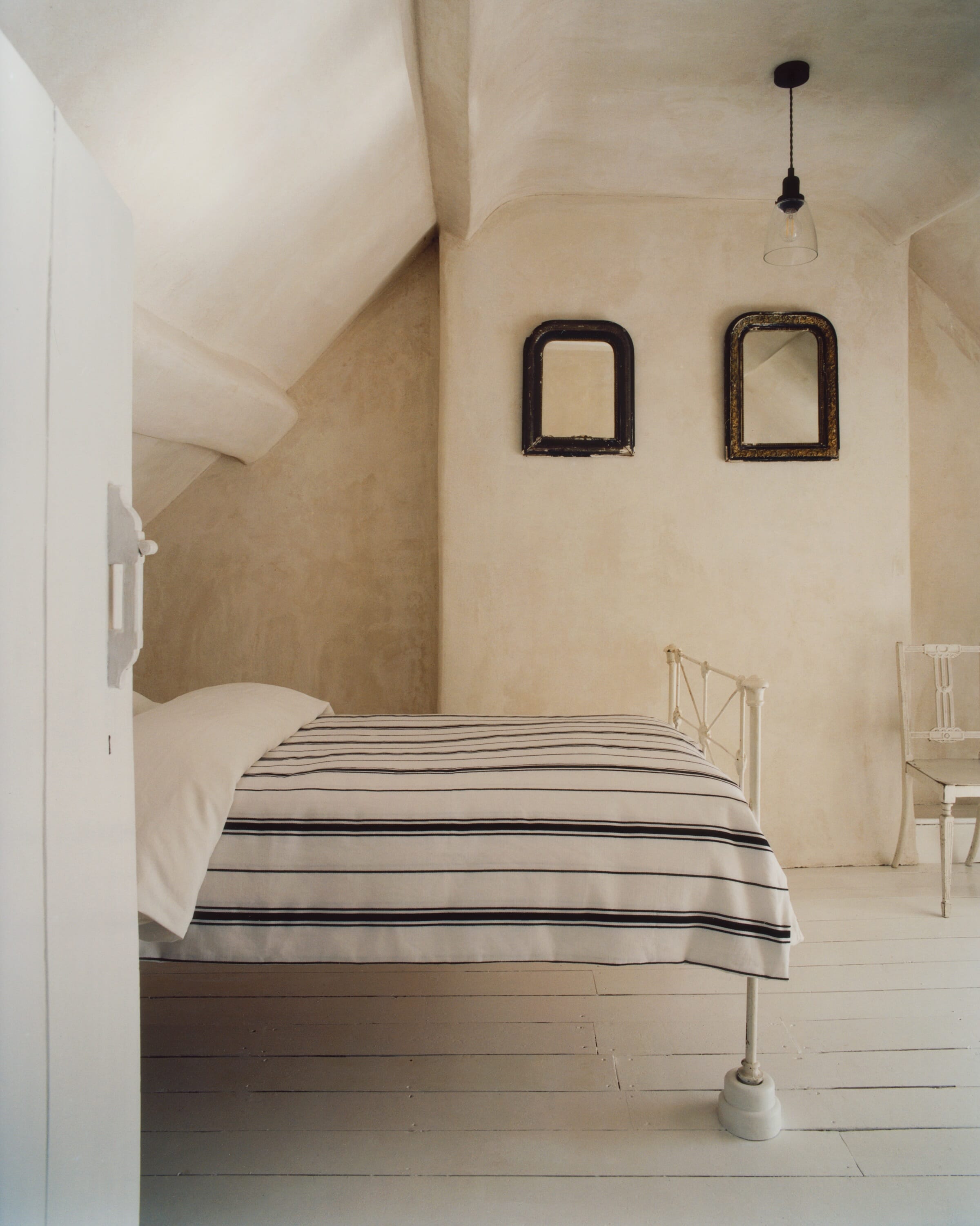 Nordic Knots: Triple Stripe – Dusty White/Black