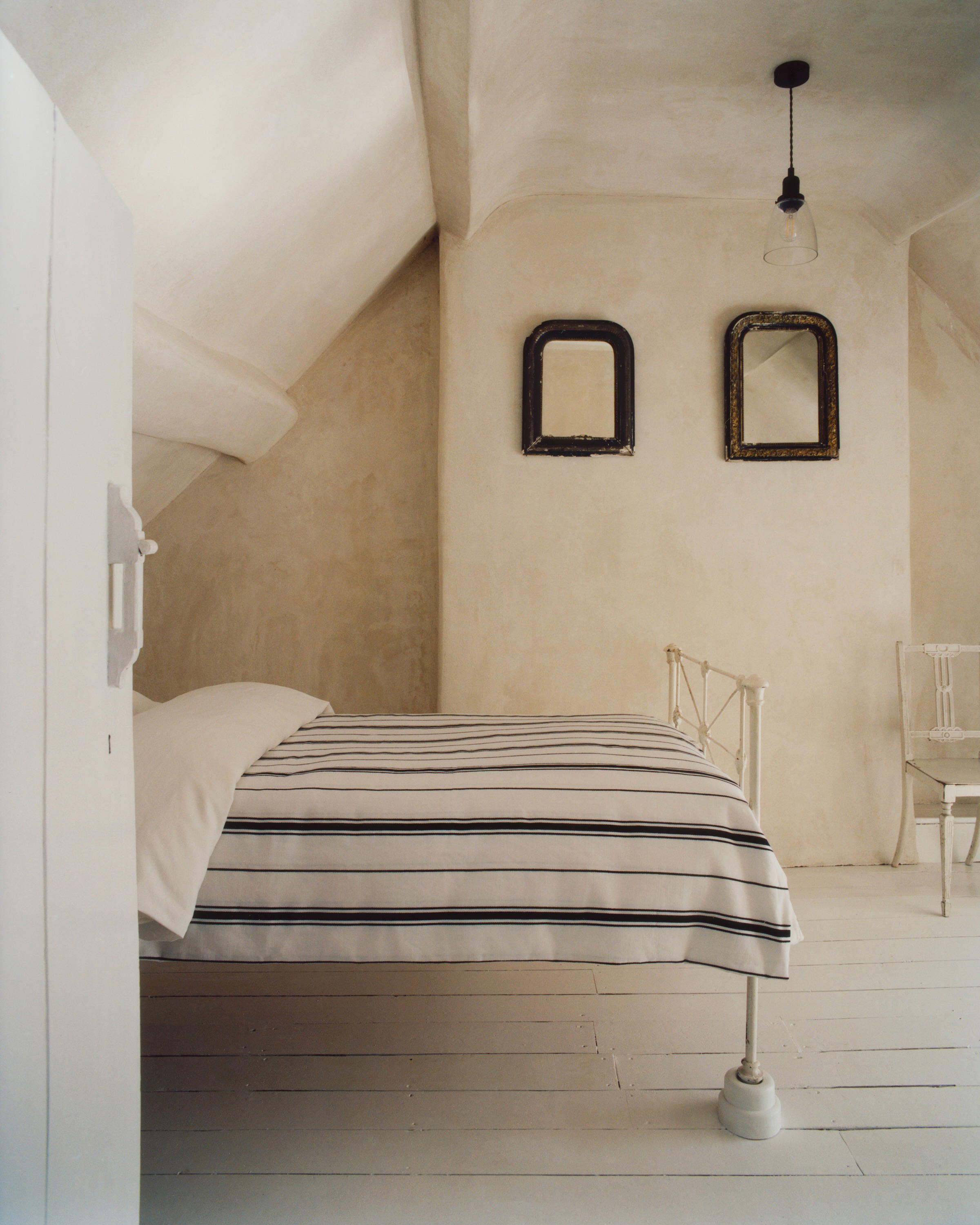 Nordic Knots: Triple Stripe – Dusty White/Black