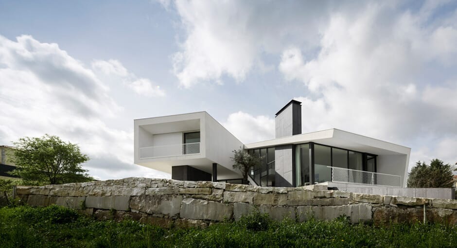 Vidigal House by Contaminar Architects