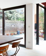 The Kew House Fuses Modernism and Architectual Heritage