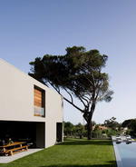 House in Quinta Patino by Frederico Valsassina Arquitectos