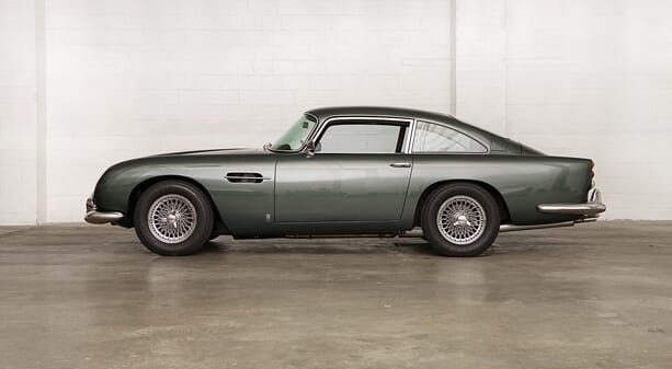 Aston-Martin-DB5-8