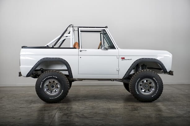 FORD-BRONCO-2