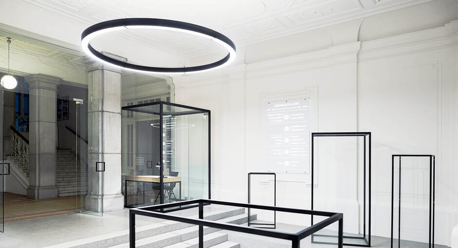 9 Frames Hall by Svet Vmes