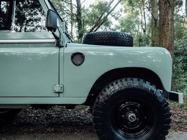 Landrover-defender-series-3-3