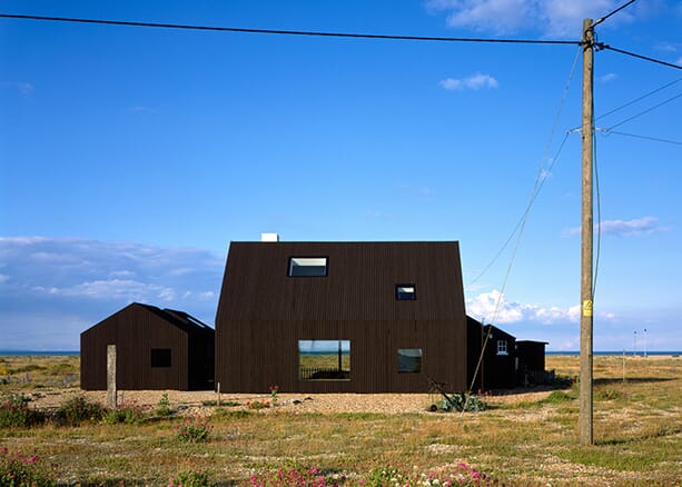 North-Vat-house_Rodic-Davidson-Architects_Dungeness-beach-Kent-England_dezeen_1568_2