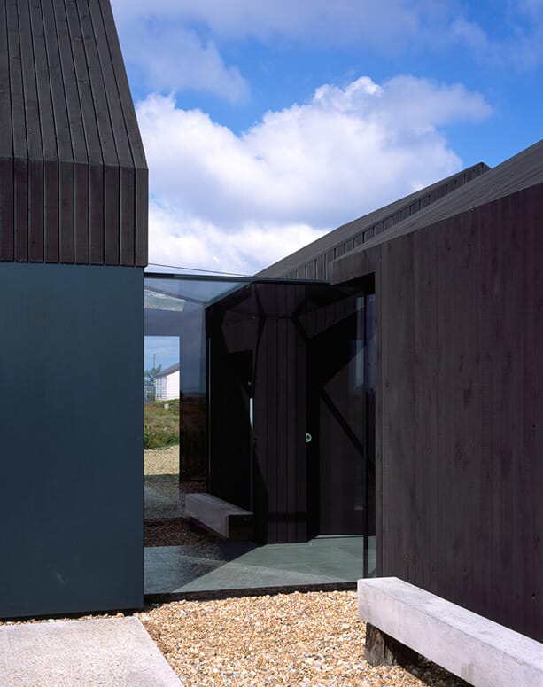 North-Vat-house_Rodic-Davidson-Architects_Dungeness-beach-Kent-England_dezeen_936_3