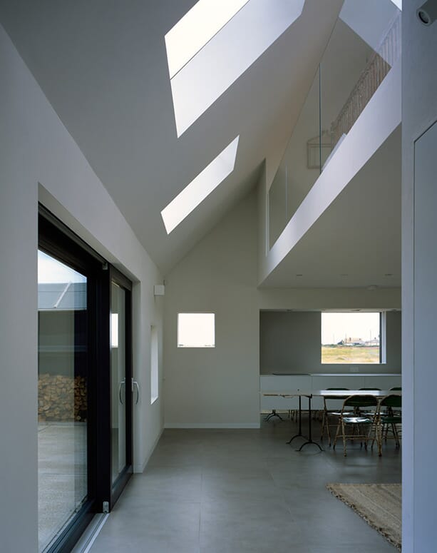 North-Vat-house_Rodic-Davidson-Architects_Dungeness-beach-Kent-England_dezeen_936_4