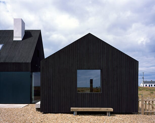 North-Vat-house_Rodic-Davidson-Architects_Dungeness-beach-Kent-England_dezeen_936_5