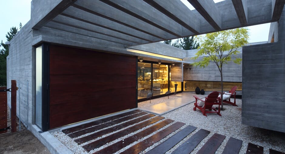 S&amp;S House by Besonias Almeida Arquitectos