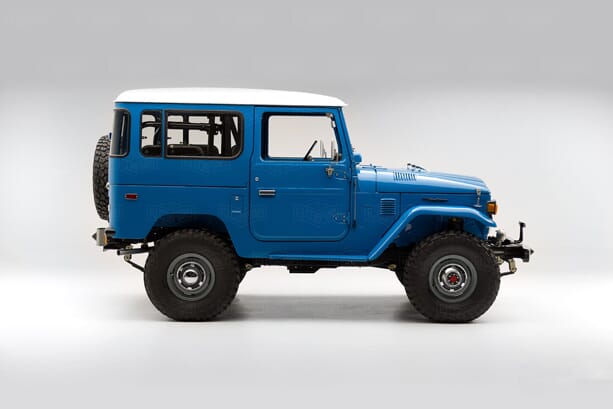 TOYOTA-LAND-CRUISER-2