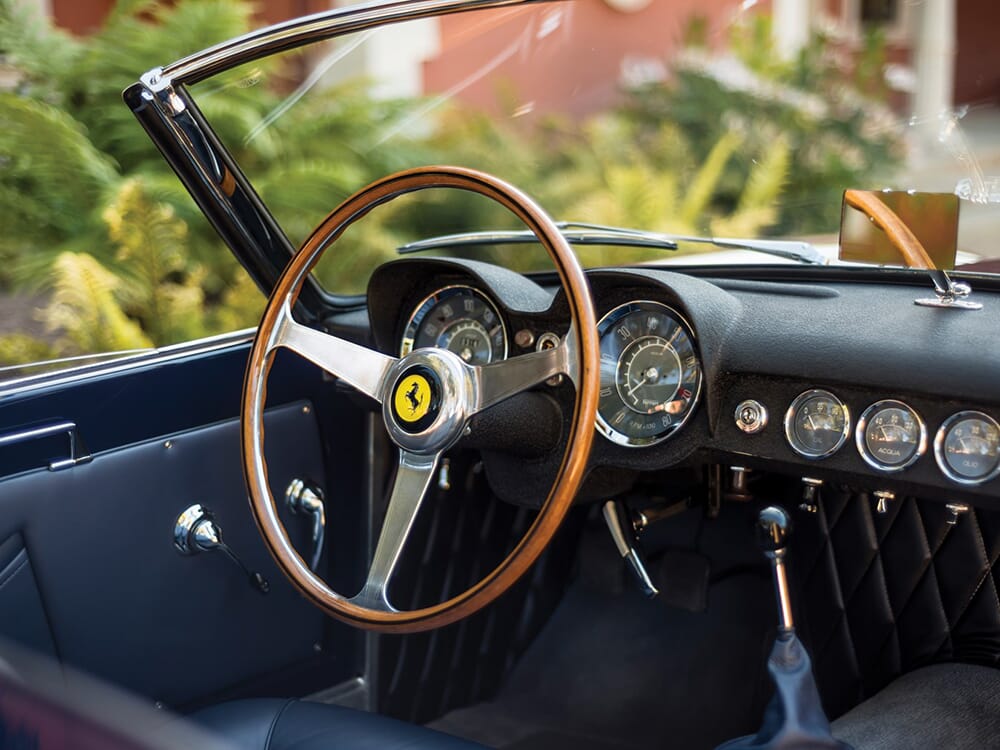 FERRARI250 GT LWB CALIFORNIA SPIDERINSIDE