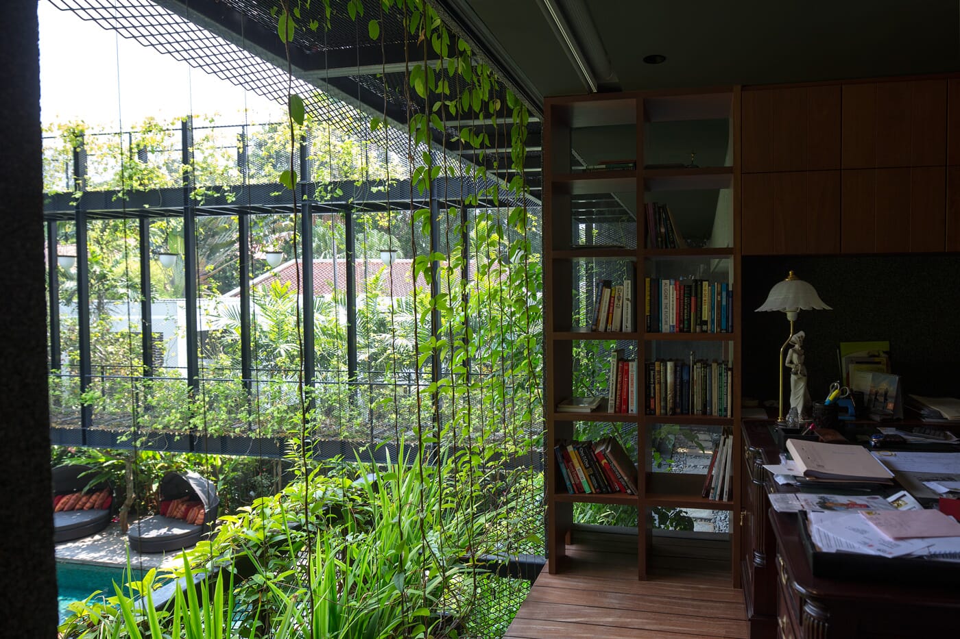 10.-View-of-the-study-and-the-planter-bridge.