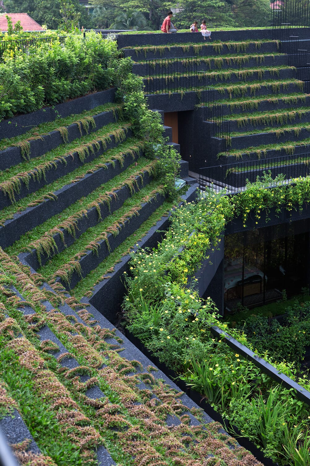 21.-View-of-the-terraced-roof-garden.