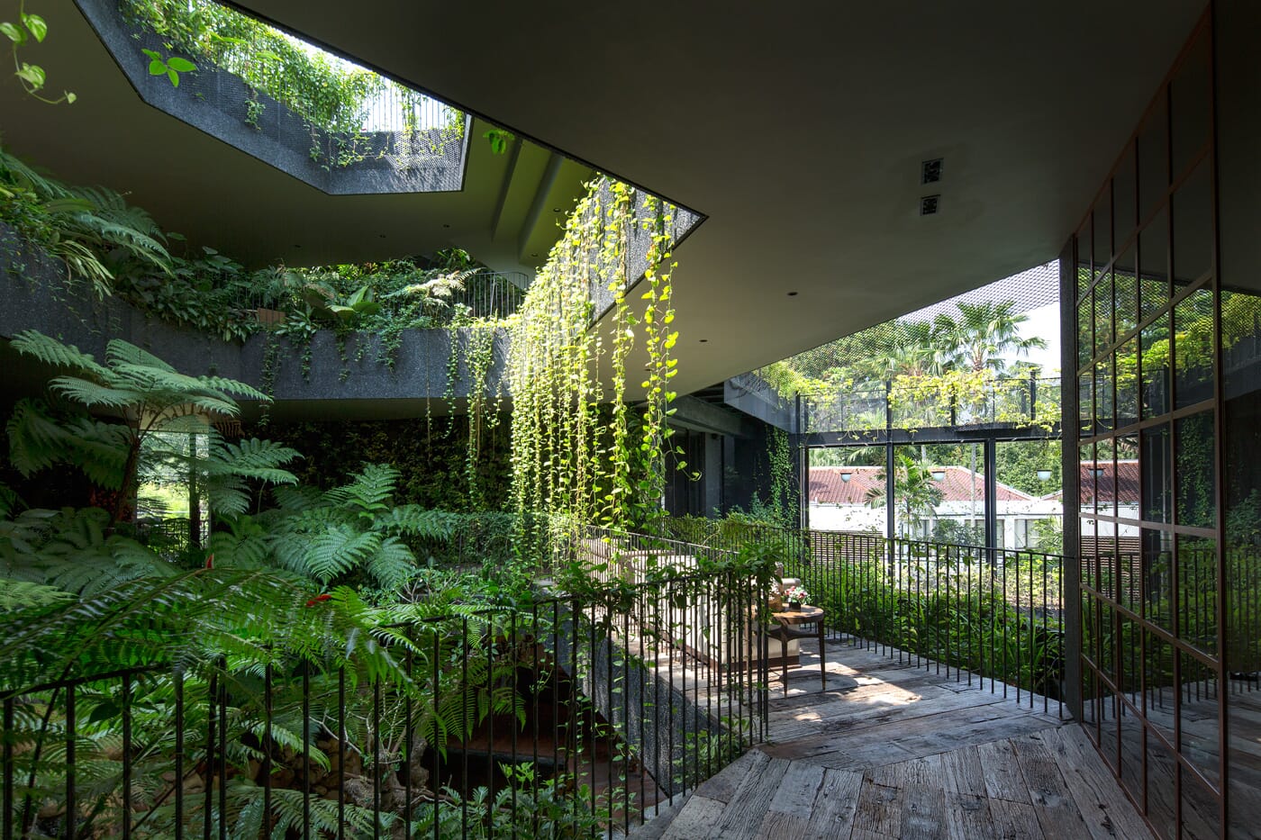 7.-The-foyer-space-with-the-library-to-the-right.