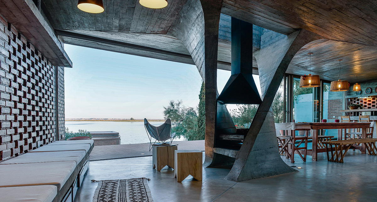 The One Column House Gives A Holiday Home An Industrial Twist