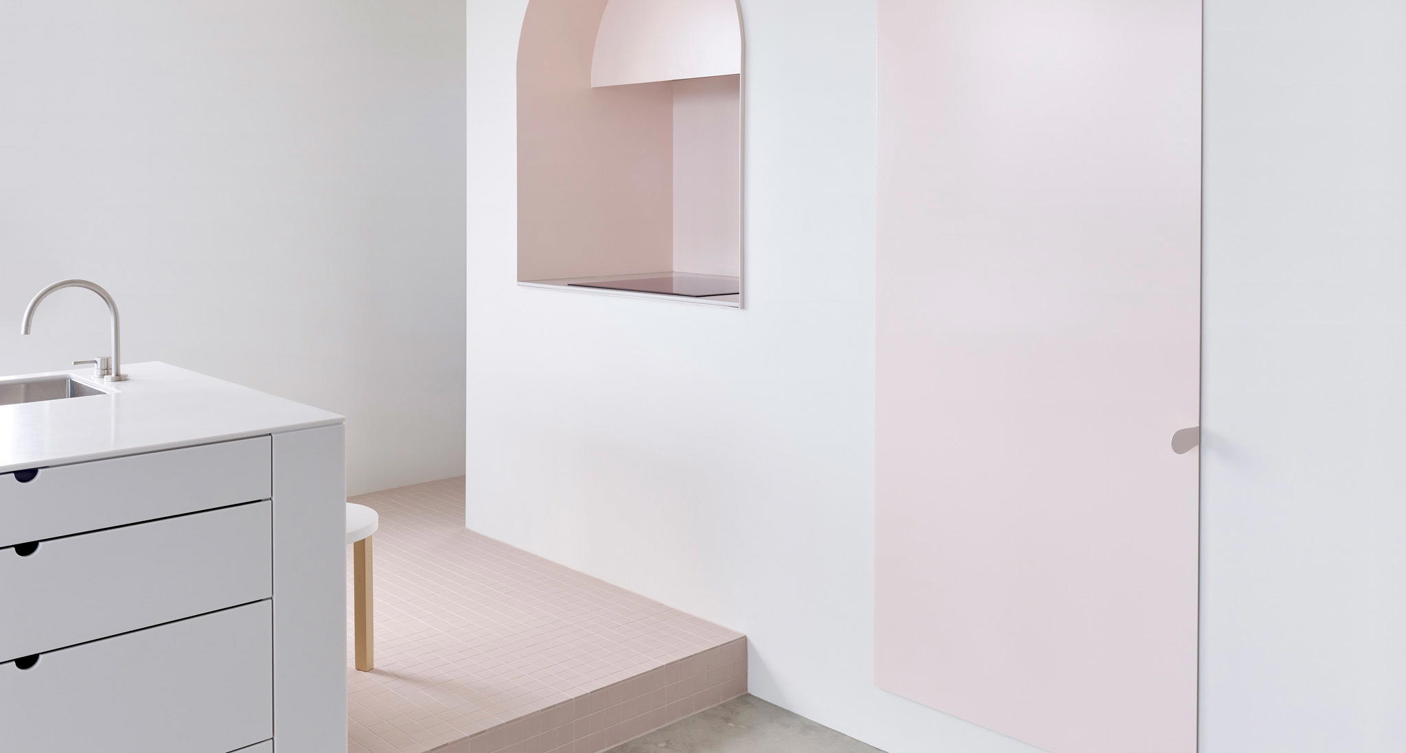 BoardGrove Architects Design An Apartment To Look Like A Gallery