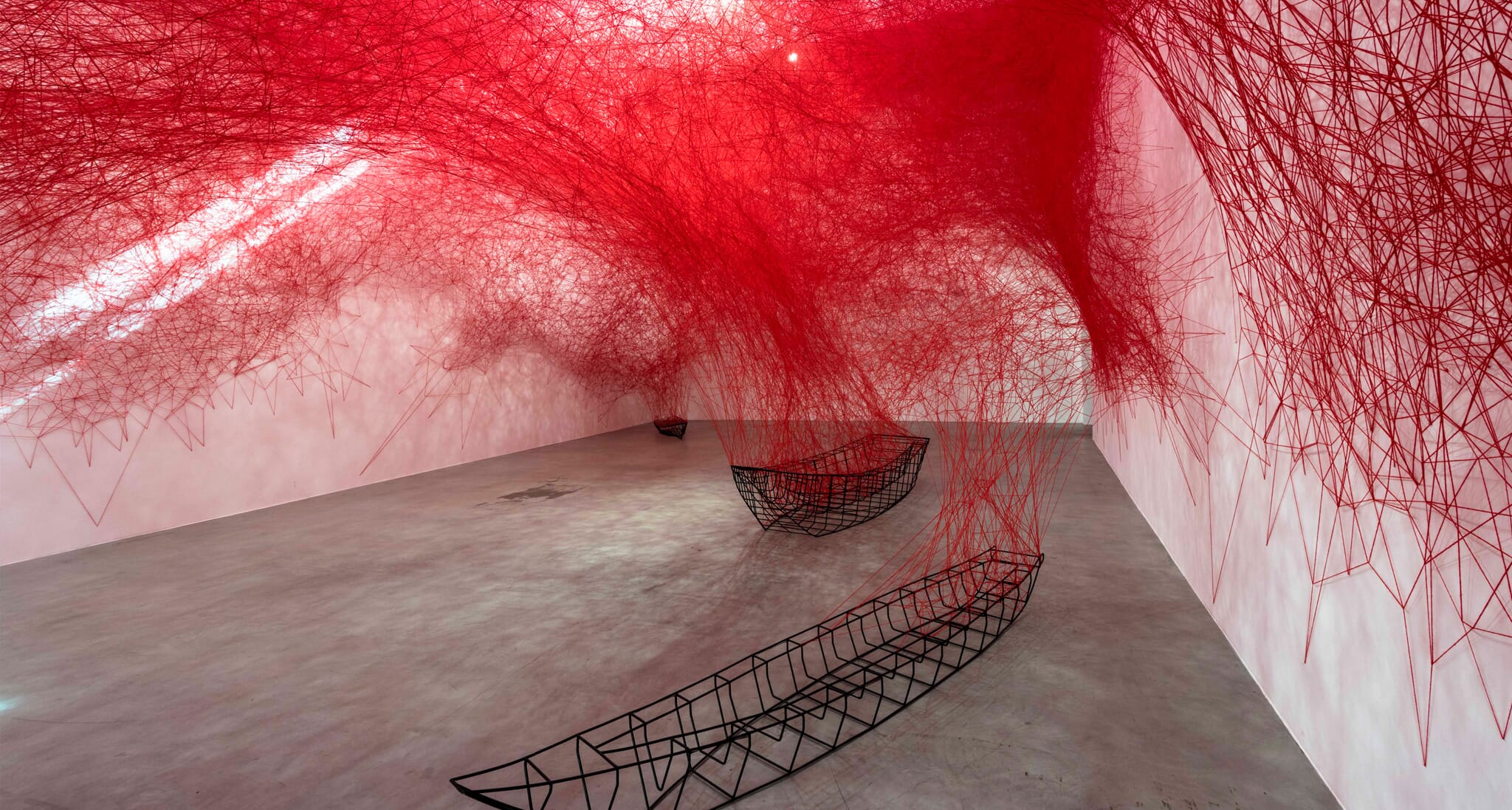 Chiharu Shiota installs an immersive labyrinth of yarn in Blain| Southern Gallery