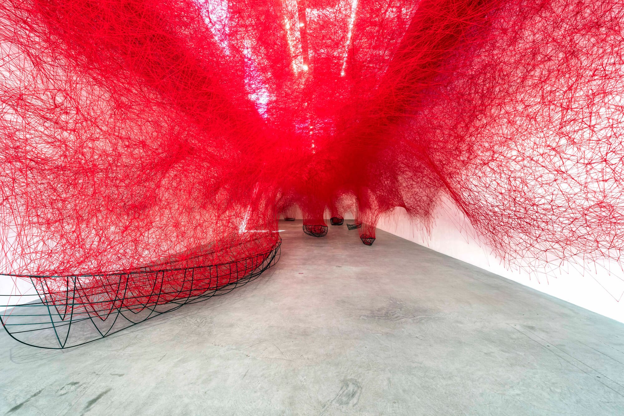 chiharu-shiota-uncertain-journey-2016-installation-view-courtesy-the-artist-and-blainsouthern-photo-christian-glaeser