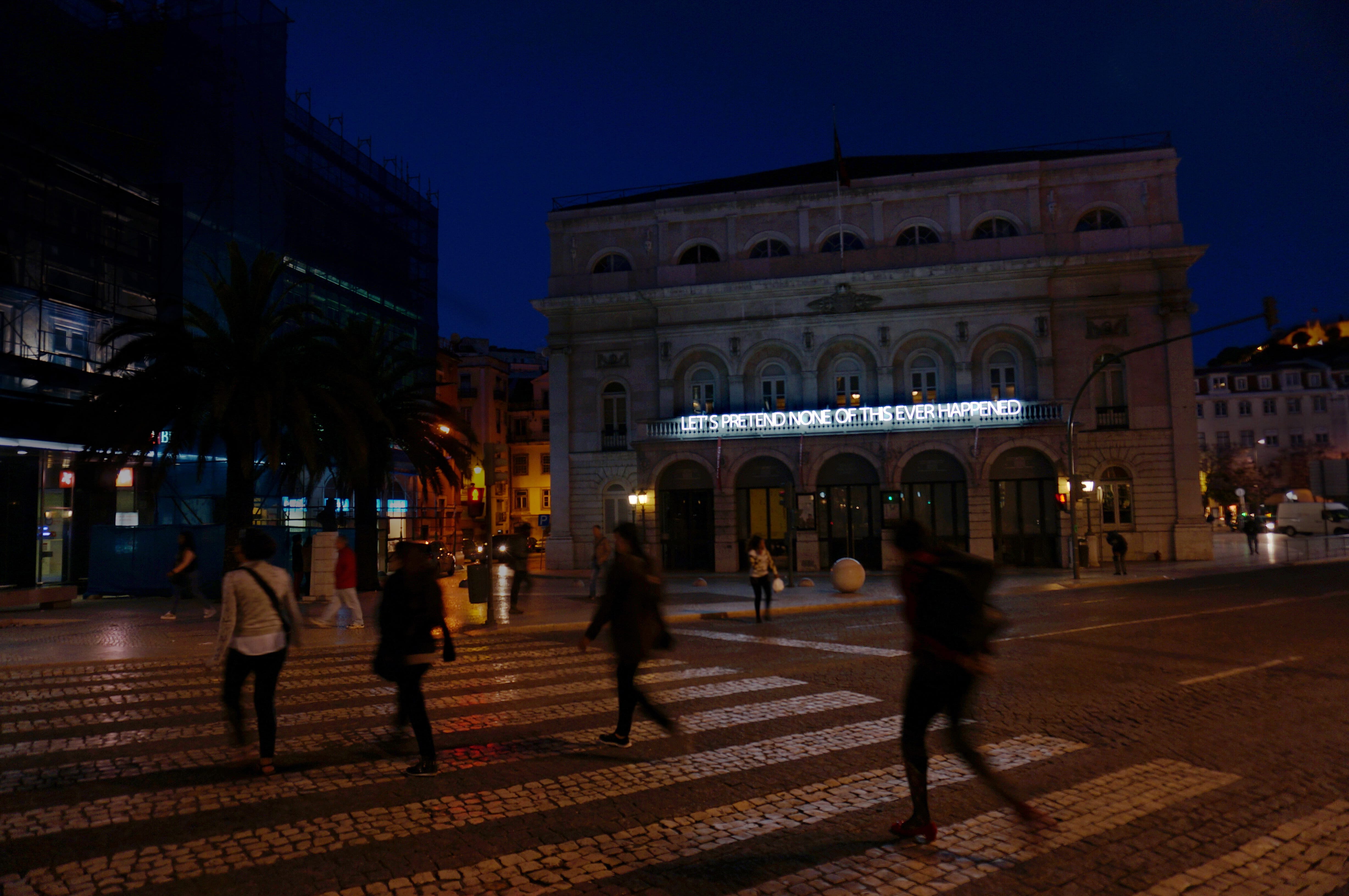 lets-pretend-large-tim-etchells-neon-2014-image-courtesy-of-the-artist-002