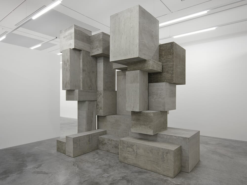 antony-gormley-white-cube-4