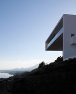 A Modern Minimalist Getaway: House On The Cliff By Fran Silvestre Arquitectos