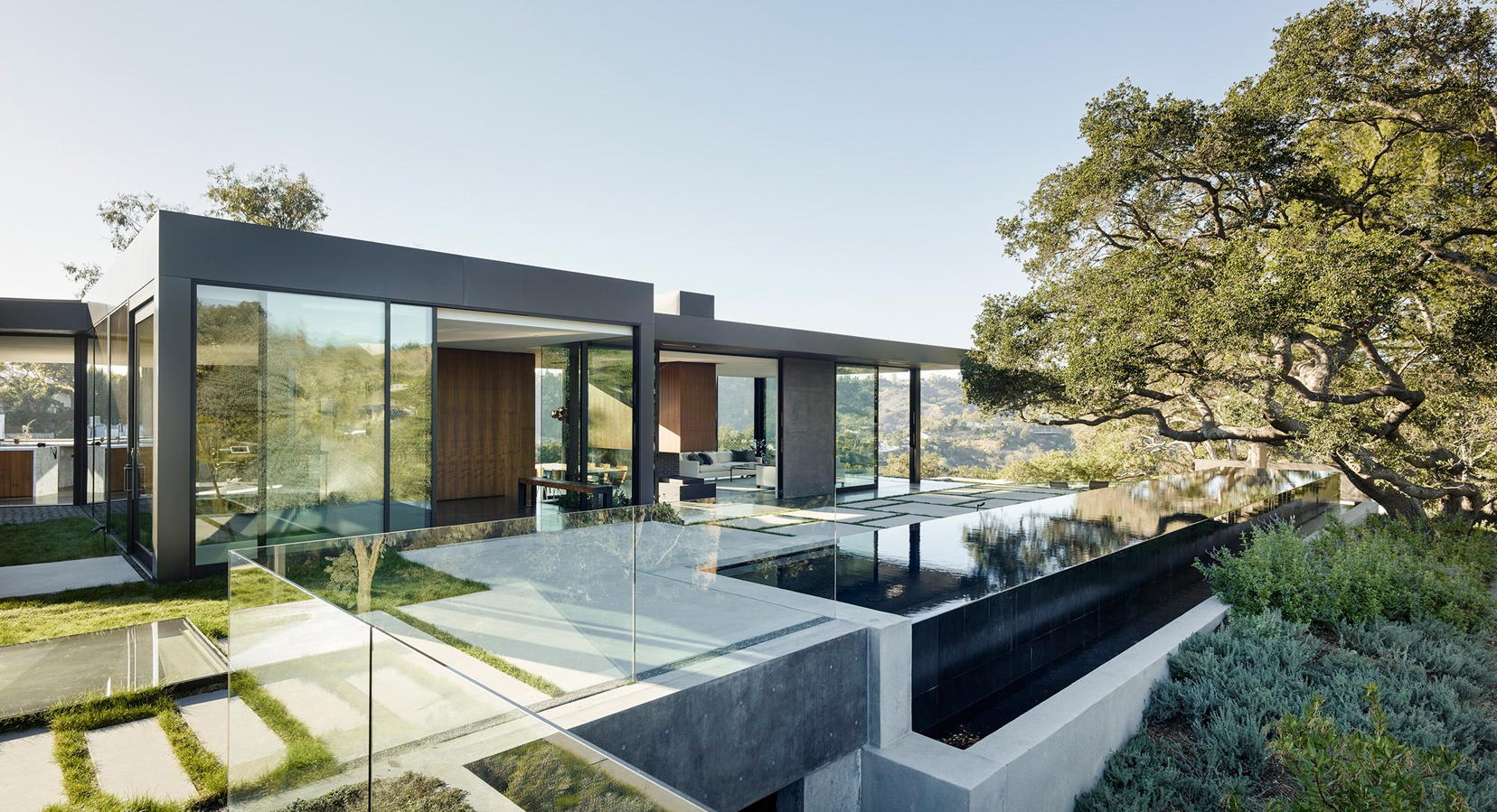Into the Woods: Oak Pass Main House by Walker Workshop