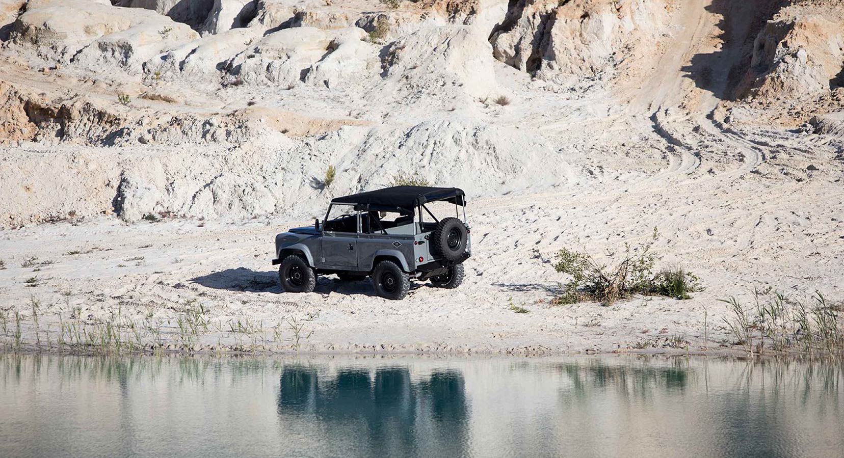 CoolnVintage Return With This Spectacular Land Rover D90