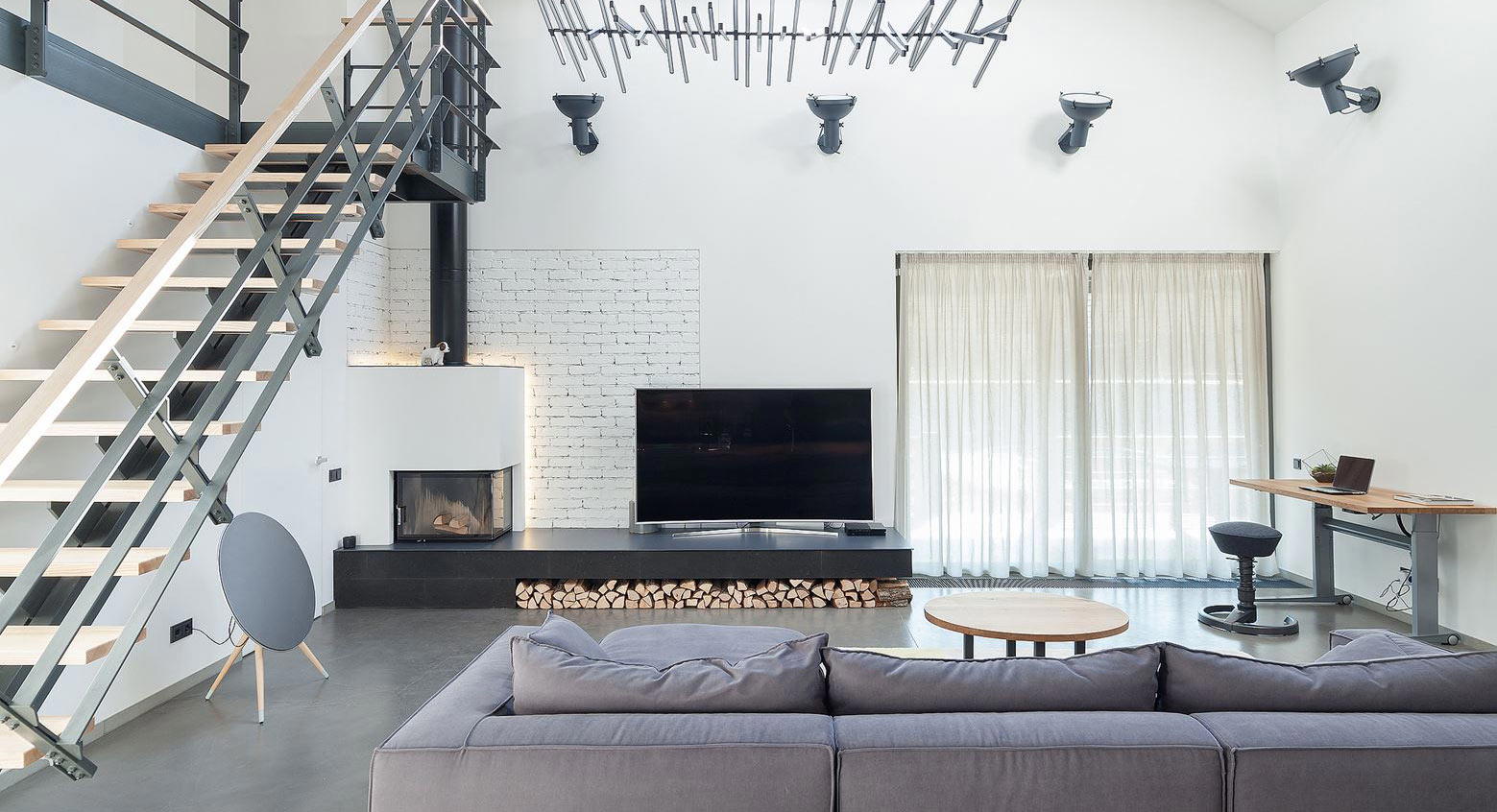 A Modern Suburban Home That Focuses on Minimalism