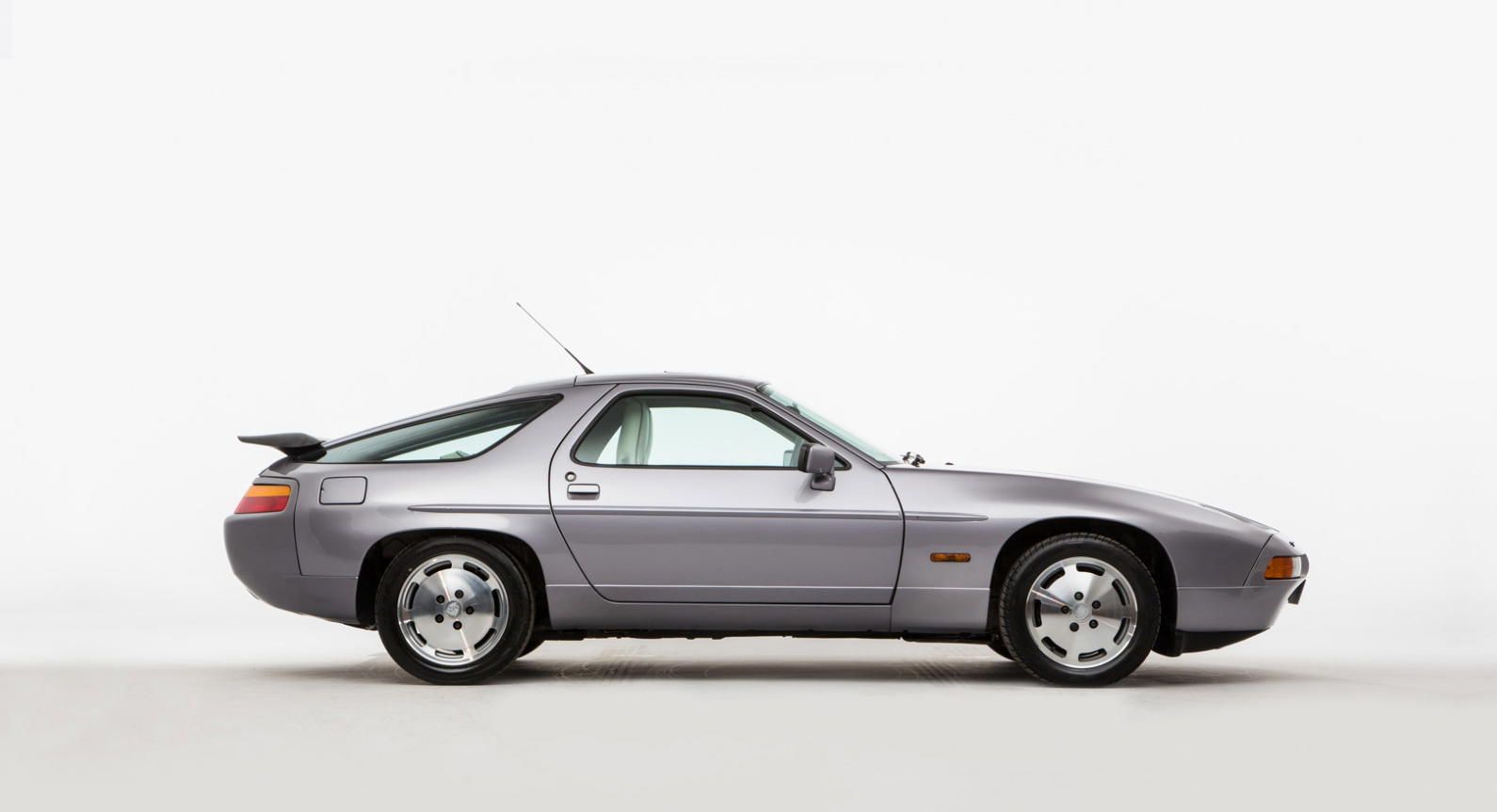 Classic Car Find of the Week: Porsche 928 S4