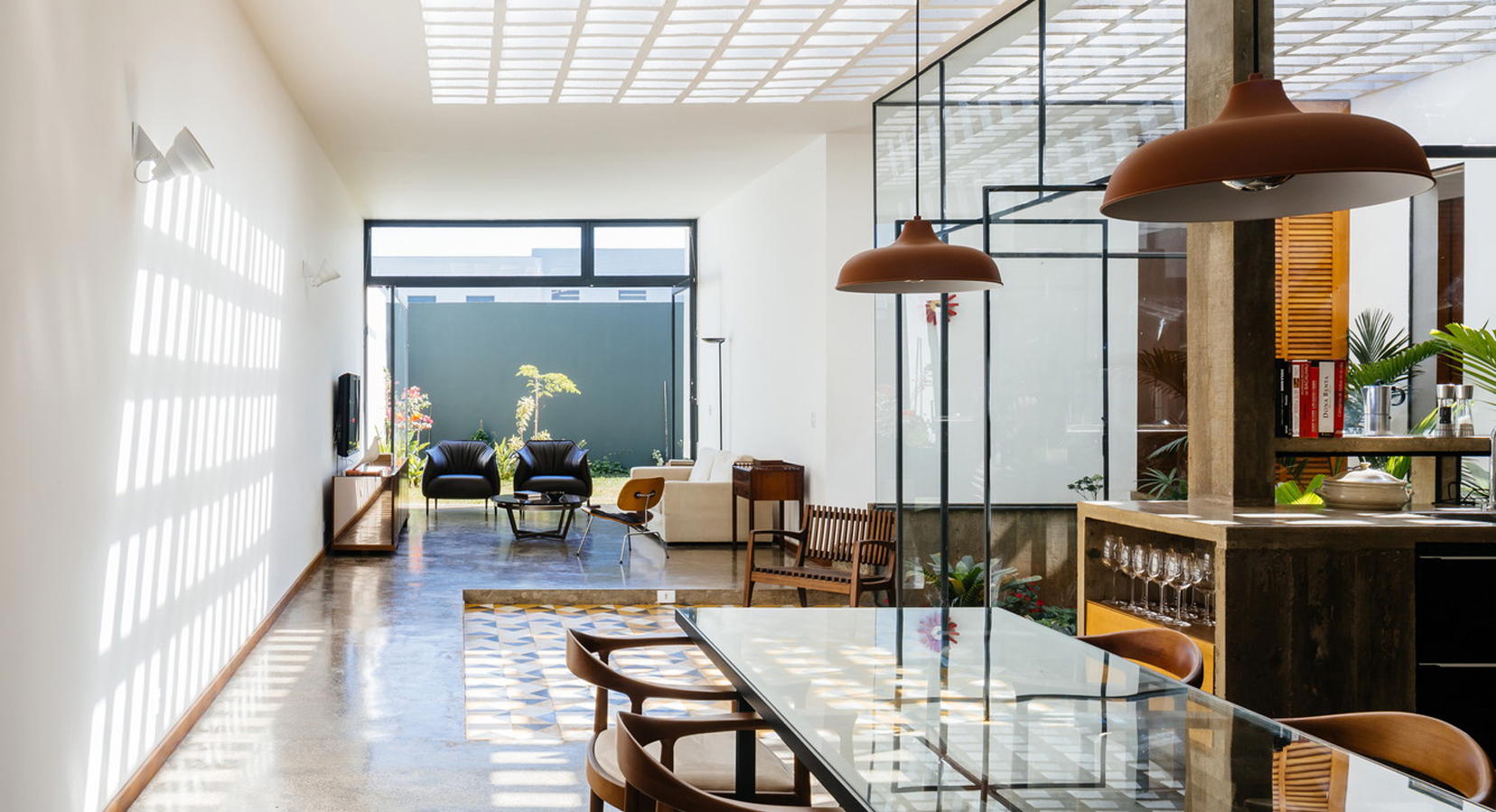 Fit For A Modern Family: The Ownerless House Nº 01