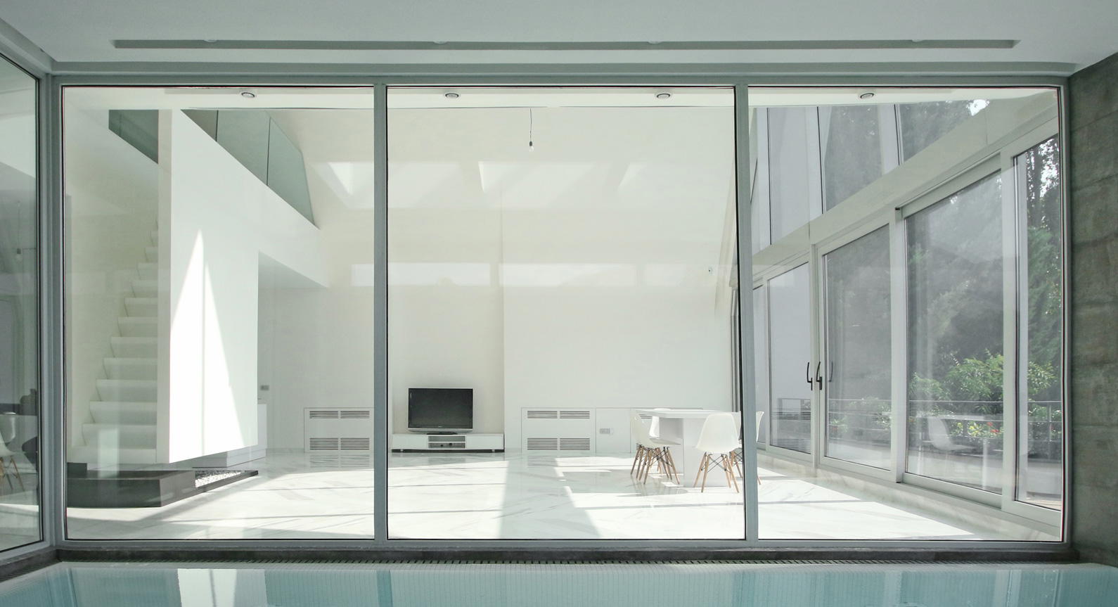 Open-Air: Take A Look Inside The Spectacular ‘Villa For Older Brother’ in Iran